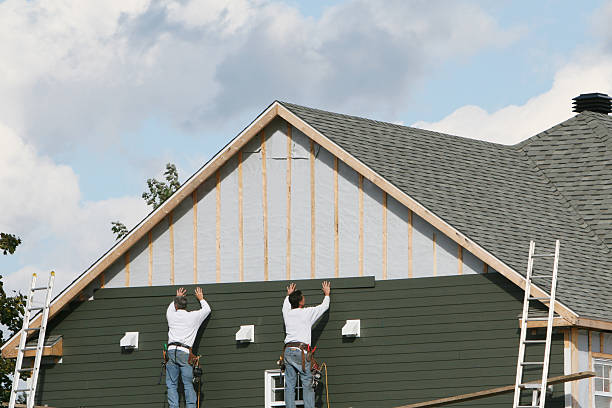 Professional Siding technician working in Plainview, MN
